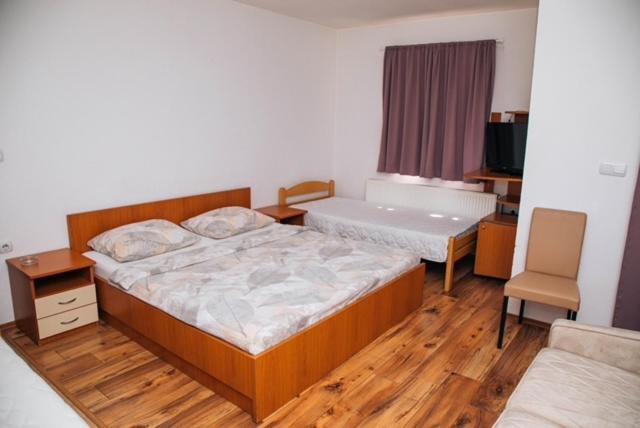Jezero Laminci Bed and Breakfast Bosanska Gradiska Buitenkant foto